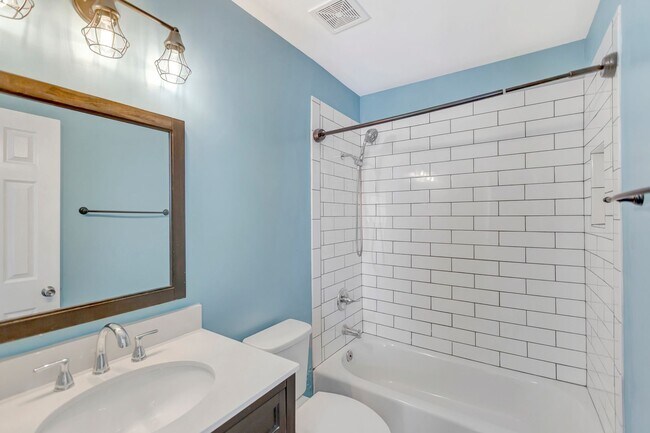 Building Photo - Spacious Cane Bay Home with Pond Views!
