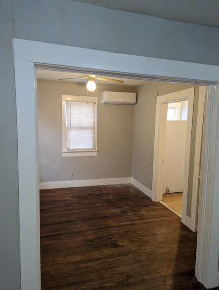 Dining room - 304 N Western St