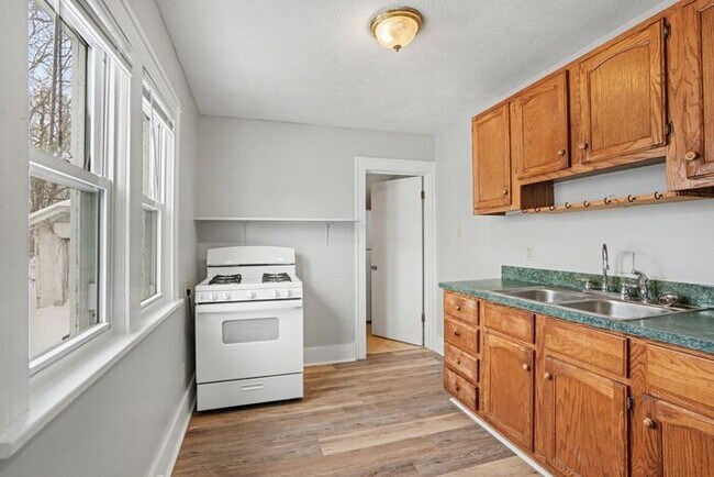 Building Photo - Spacious three-bedroom, one-bath home featuring a functional floor plan, & generous living space