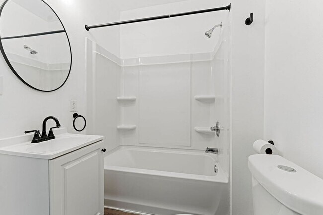 Building Photo - 457 Ahnaip St