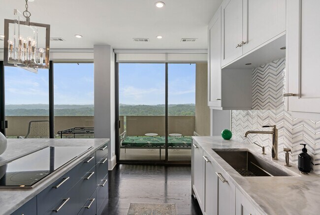 Building Photo - 2575 Peachtree Rd NE