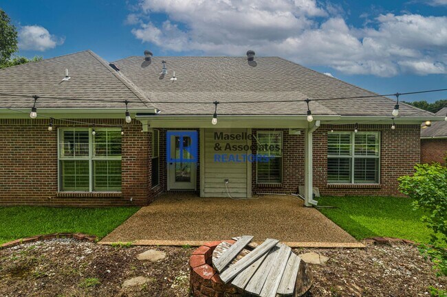 Building Photo - 3 Bed/2 Bath Home in Bruenburg in Clinton