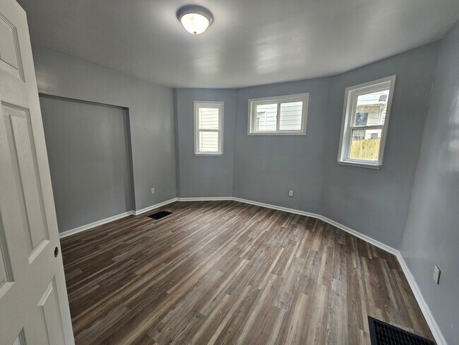 Building Photo - 3154 River Rd