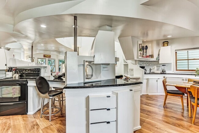 Building Photo - Design on Duffy