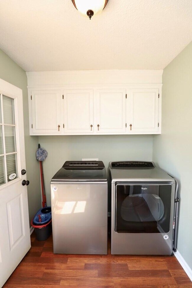 Building Photo - 2415 Edmunds Dr