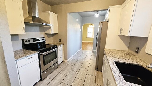 Building Photo - 2305 NW 25th St