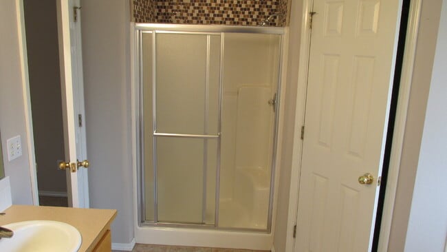 Building Photo - 1902 SW Spruce Rd