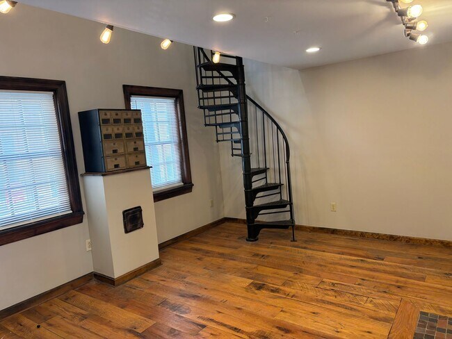 Building Photo - BEAUTIFUL, BRIGHT AND OPEN 1 BED, 1 BATH  HOUSE IN HEART OF NORTHSIDE- AVAIL NOW!