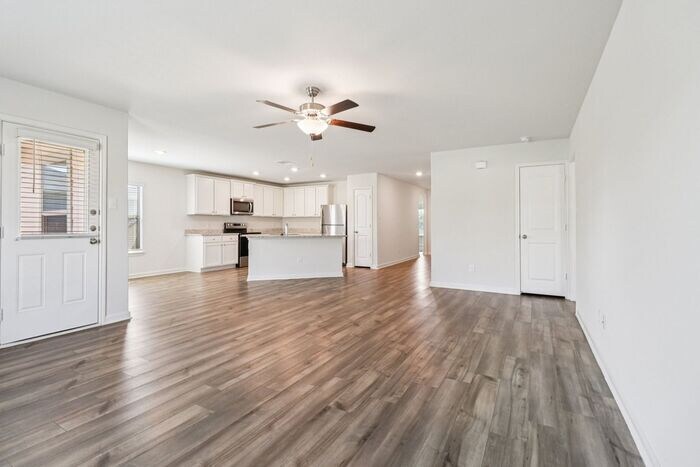 Building Photo - 612 Trinity Trl