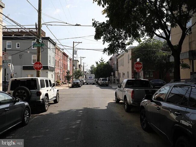 Building Photo - 2400 E Dauphin St