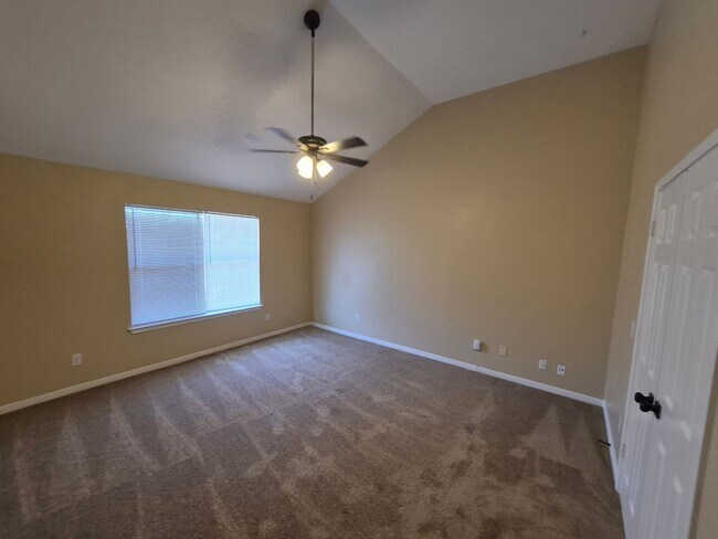 Building Photo - 5907 Deer Lake Dr