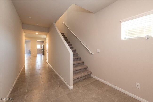 Building Photo - 480 Silverweed Ave