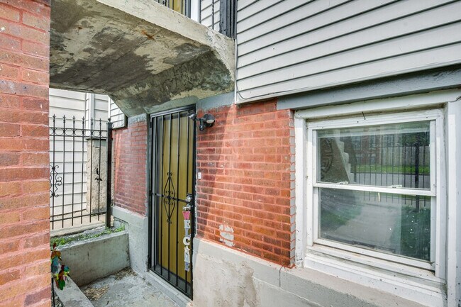 Building Photo - 6455 S Eberhart Ave