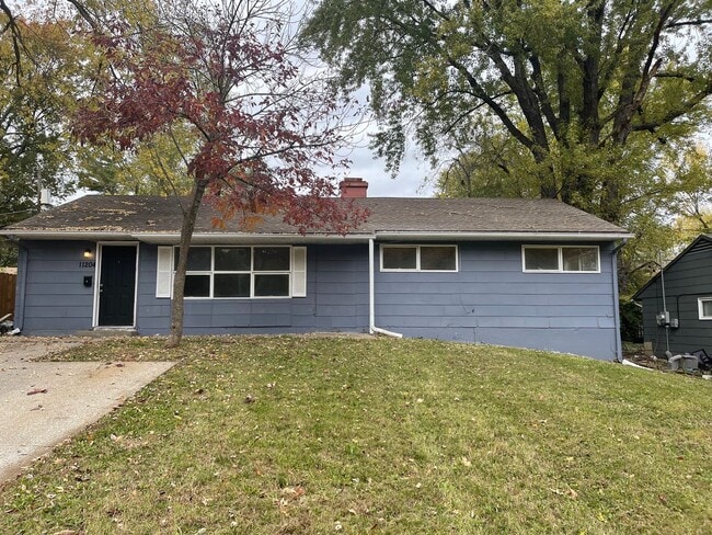 Building Photo - South KC 4Bed/1 Home Available Now!