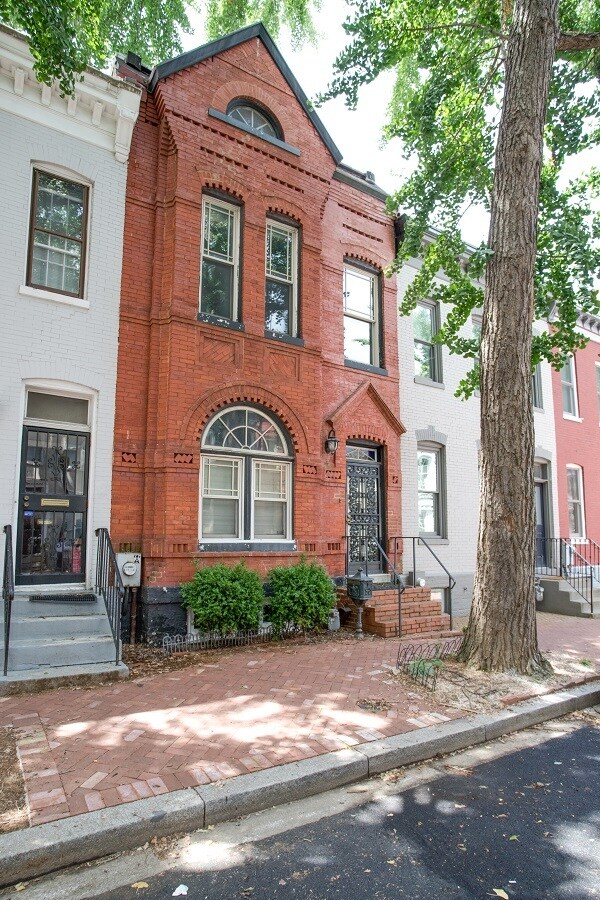 Building Photo - 1512 Swann St NW