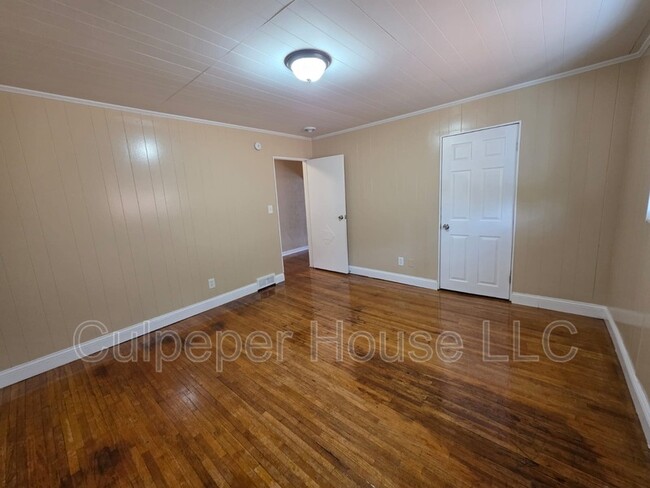 Primary Photo - 2209 W Laskey Rd