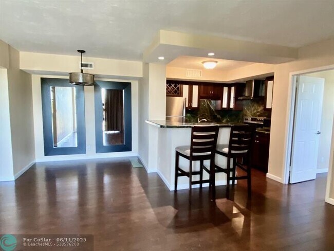 Building Photo - 1050 SE 15th St