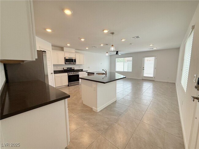 Building Photo - 4270 Lemay St