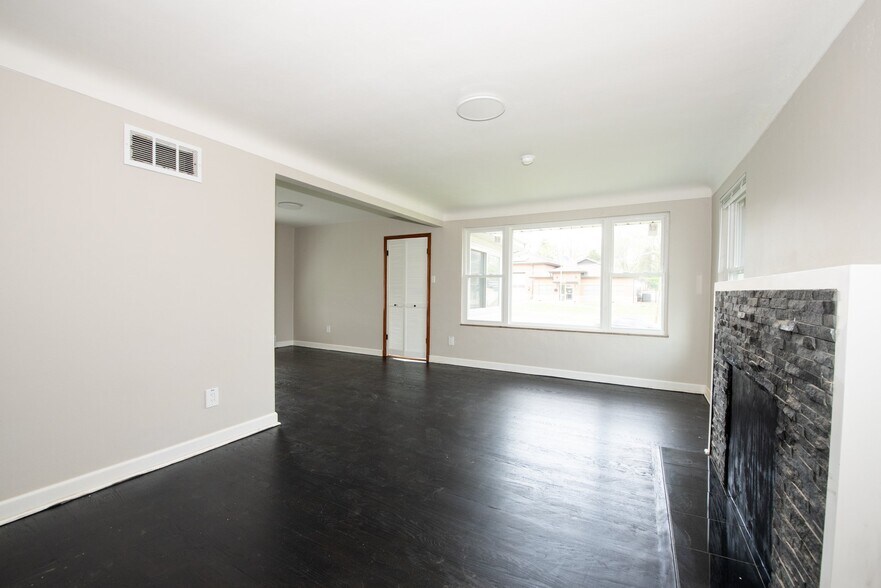 Building Photo - 956 Fontaine Pl