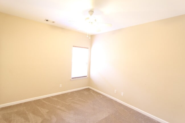 Building Photo - Homewood Area - Oxmoor Glen - Minutes to D...