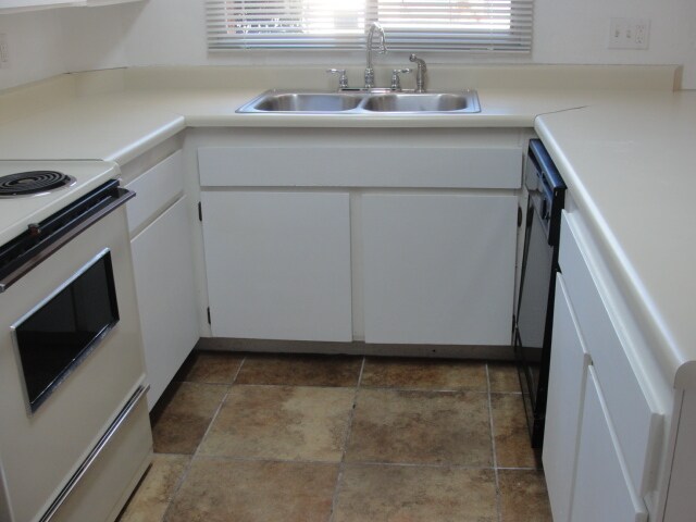 Kitchen Up Close - 4595 N 17th Ave