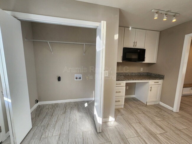 Building Photo - 24 Paige St