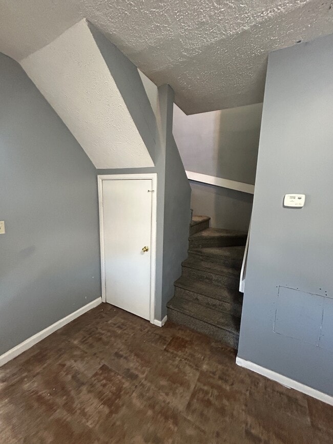 Building Photo - 101 W 1st St