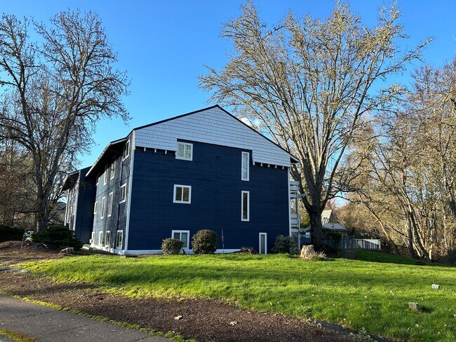 Building Photo - (946) 2780-J - Beautiful Updated 2-bedroom...