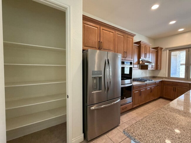 Building Photo - 9541 E Theia Dr