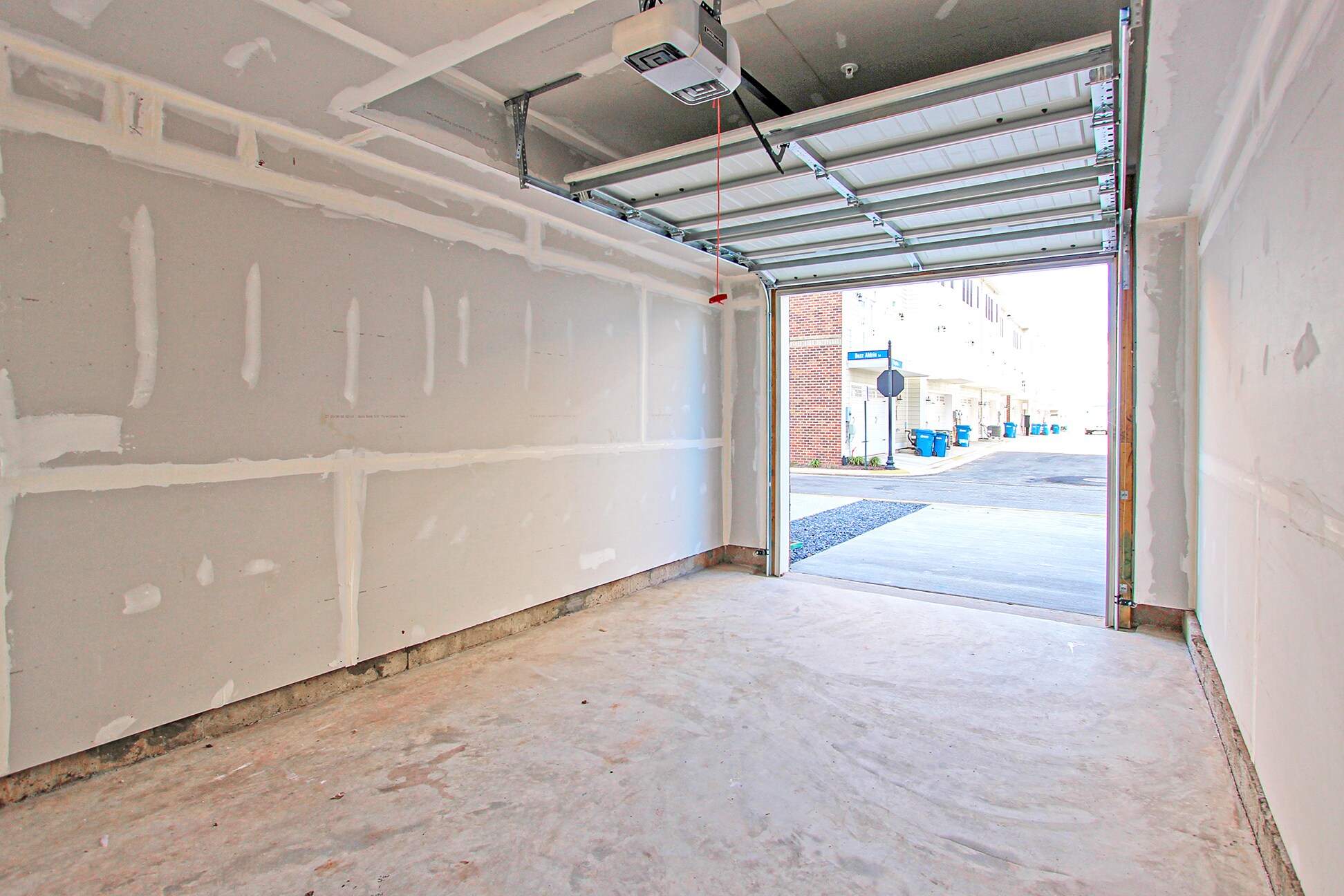 Building Photo - 13652 Endeavour Dr