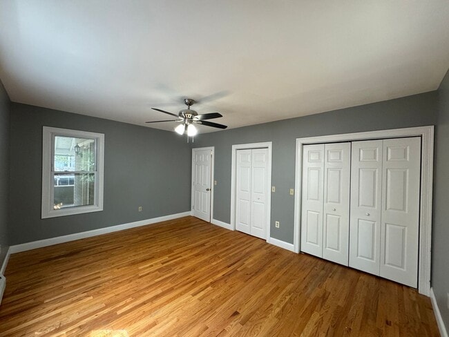 Building Photo - 1 Bedroom First Floor Unit