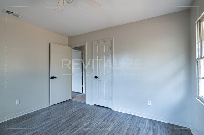 Building Photo - Beautiful 3 Bedroom/1 Bathroom Home in Mobile!