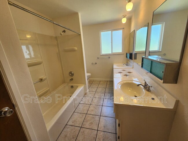 Building Photo - 10946 Melody Dr