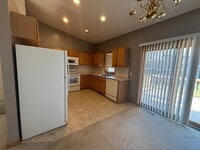 Building Photo - Spacious 3 bed / 2.5 bath Townhome in Millard