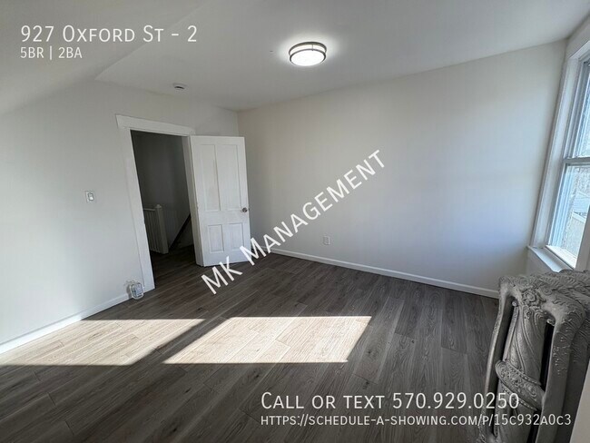 Building Photo - 927 Oxford St