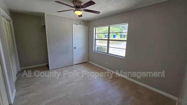 Building Photo - 927 S Buena Vista Dr