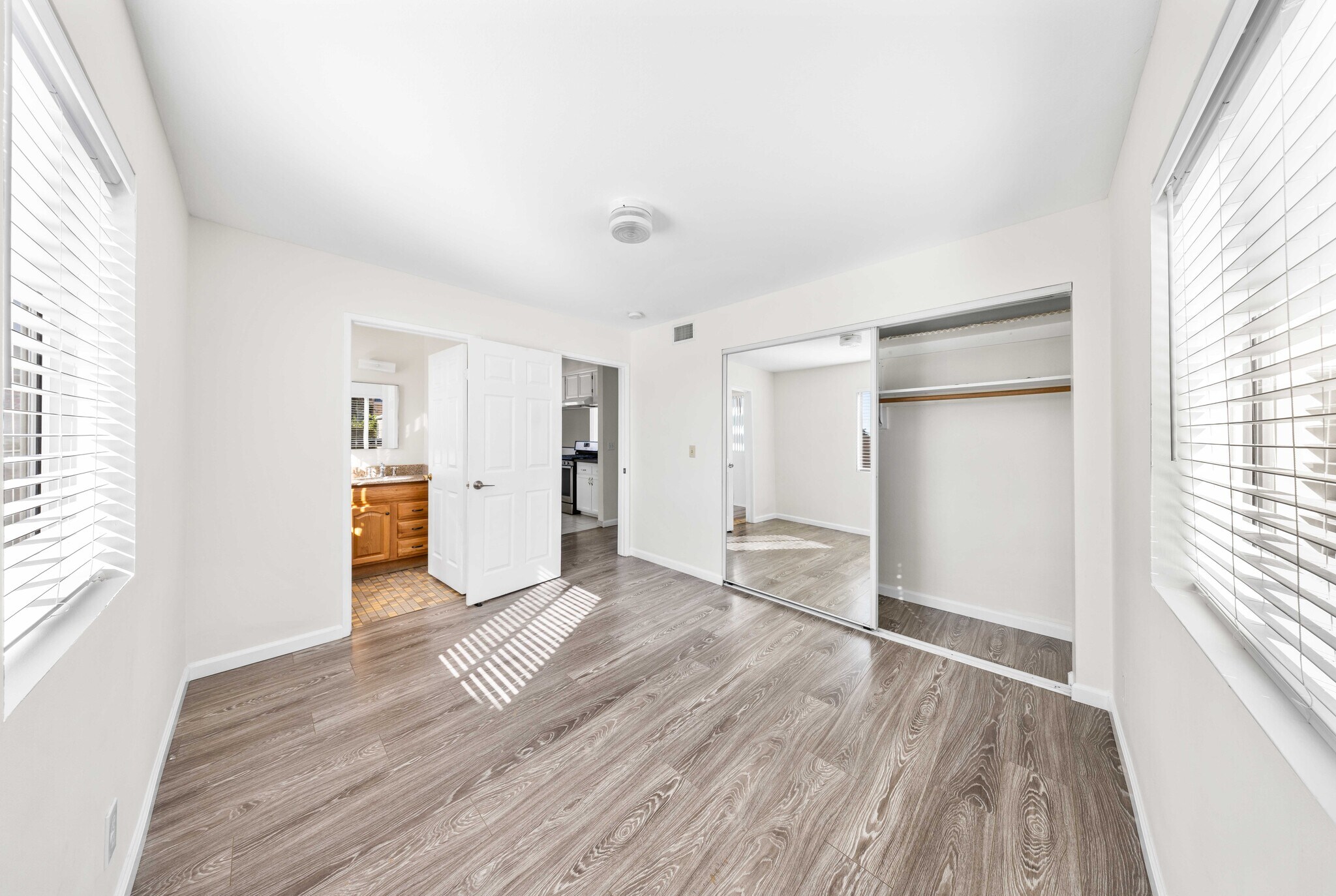 Building Photo - 10225 Fernglen Ave