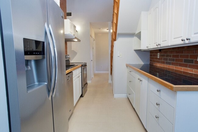 Building Photo - Stratton Forest Condo