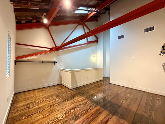 Building Photo - 4411 Dallas St