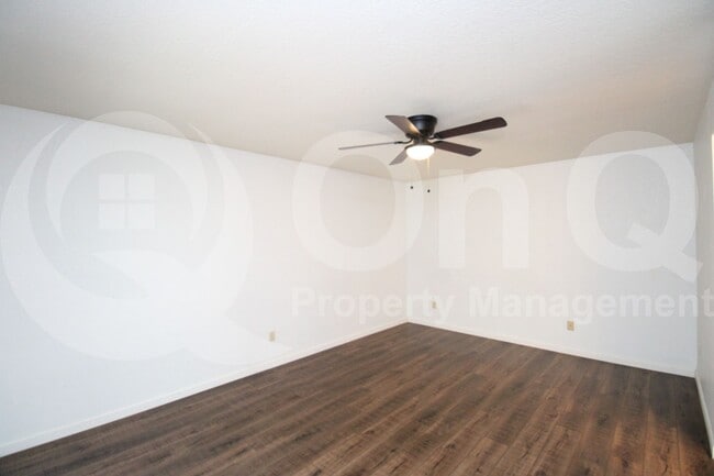 Building Photo - 8331 N 21st Dr