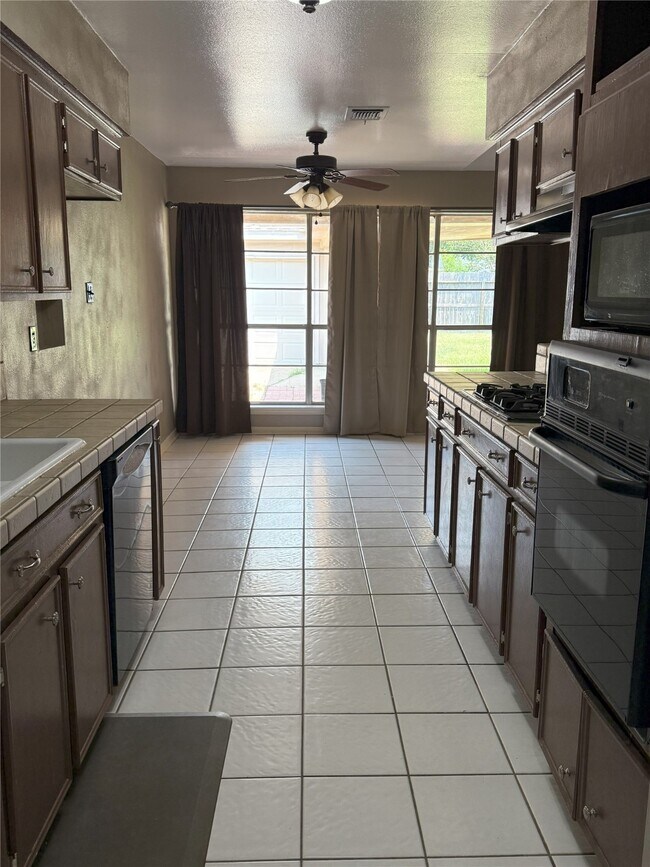 Building Photo - 21430 Park Green Dr