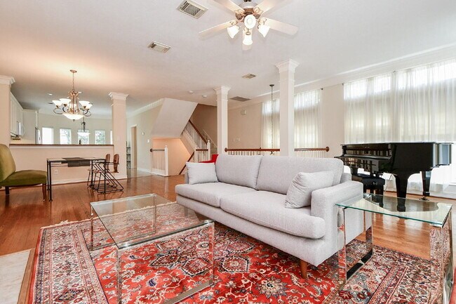 Building Photo - Furnished Montrose rental close to everyth...
