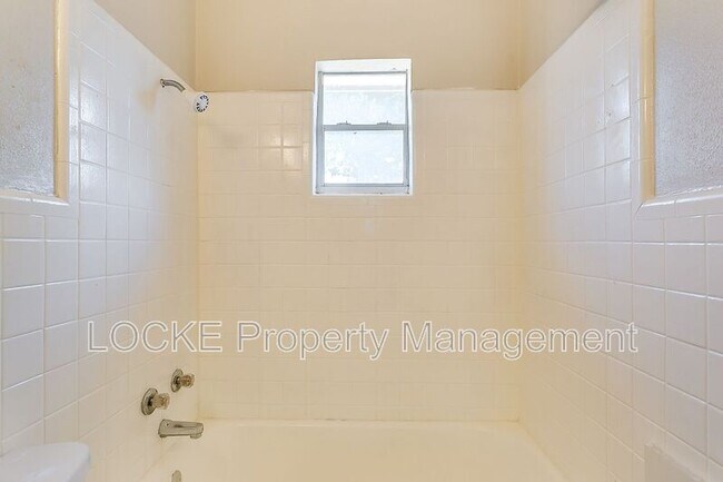 Building Photo - 3421 S University Dr