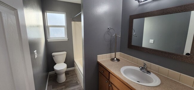 Building Photo - Beautiful 3 Bed, 2 Bath Home w/ Office in ...