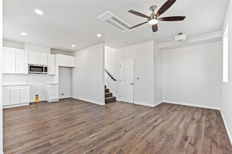 Building Photo - 136 W 48th St