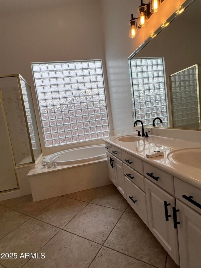Building Photo - 4484 E Redfield Ct