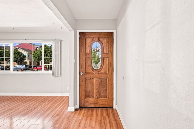 Building Photo - 4448 Irvington Ave