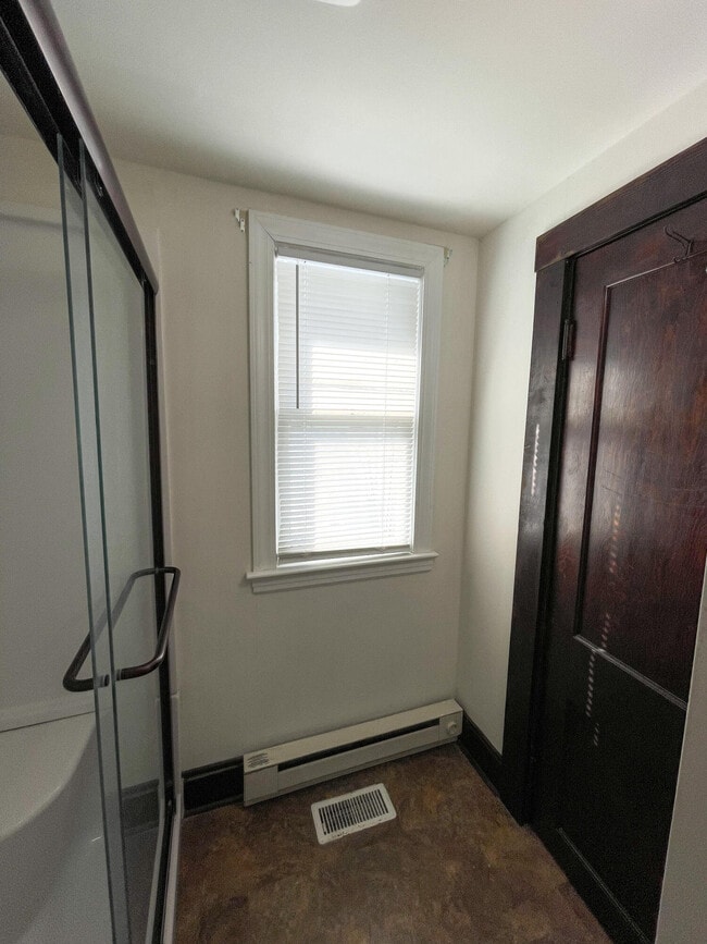 Building Photo - 21 Anderson Ave