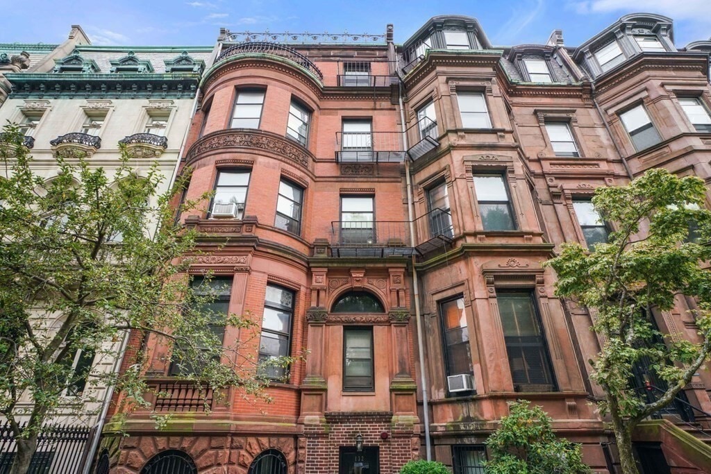 Building Photo - 132 Commonwealth Ave