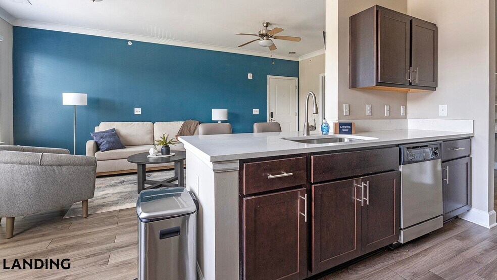 Building Photo - 195 N Creek Dr